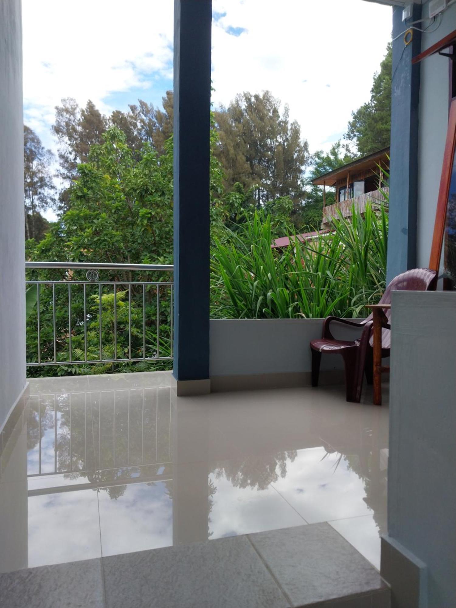 Maruba Inn Tuk Tuk Ngoại thất bức ảnh
