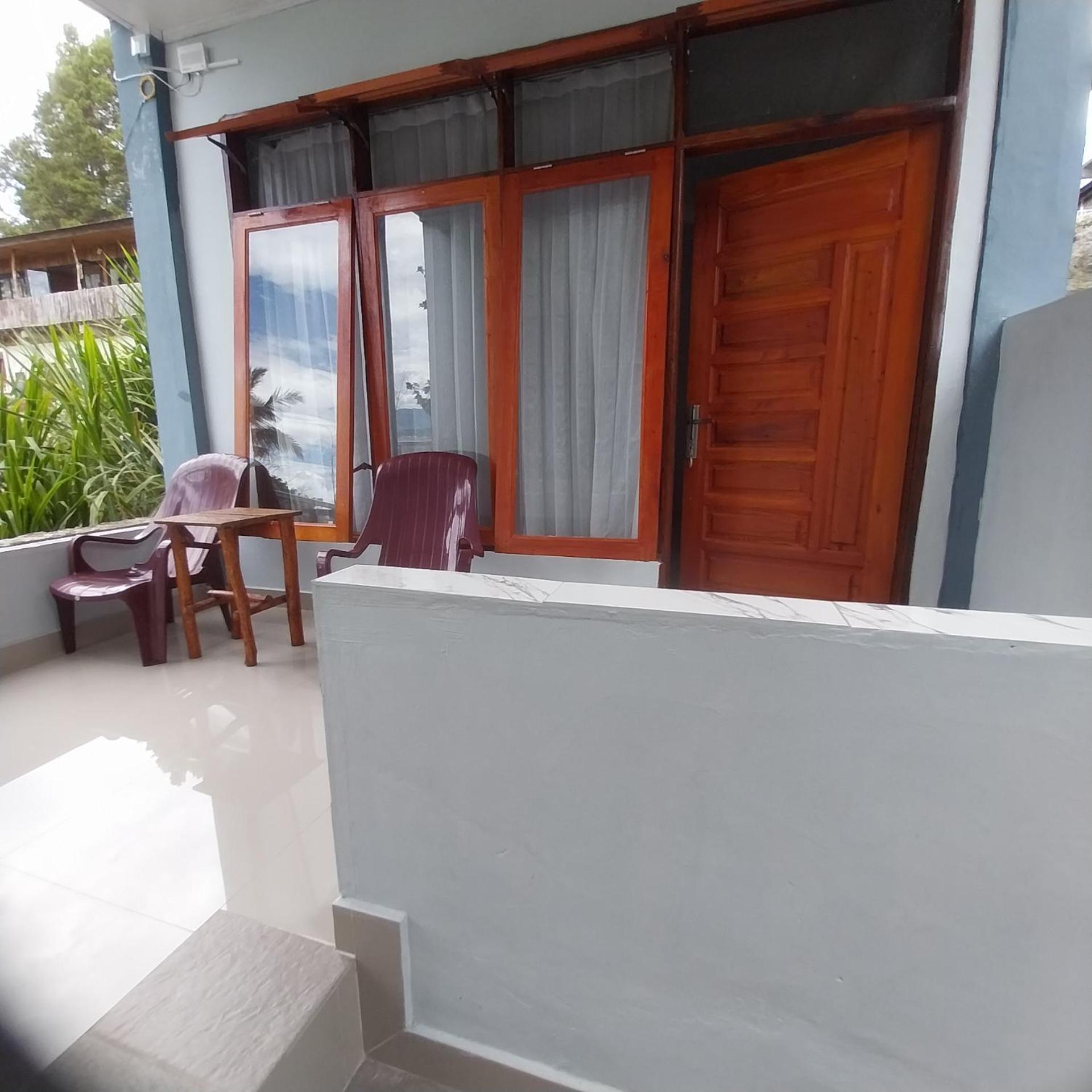 Maruba Inn Tuk Tuk Ngoại thất bức ảnh