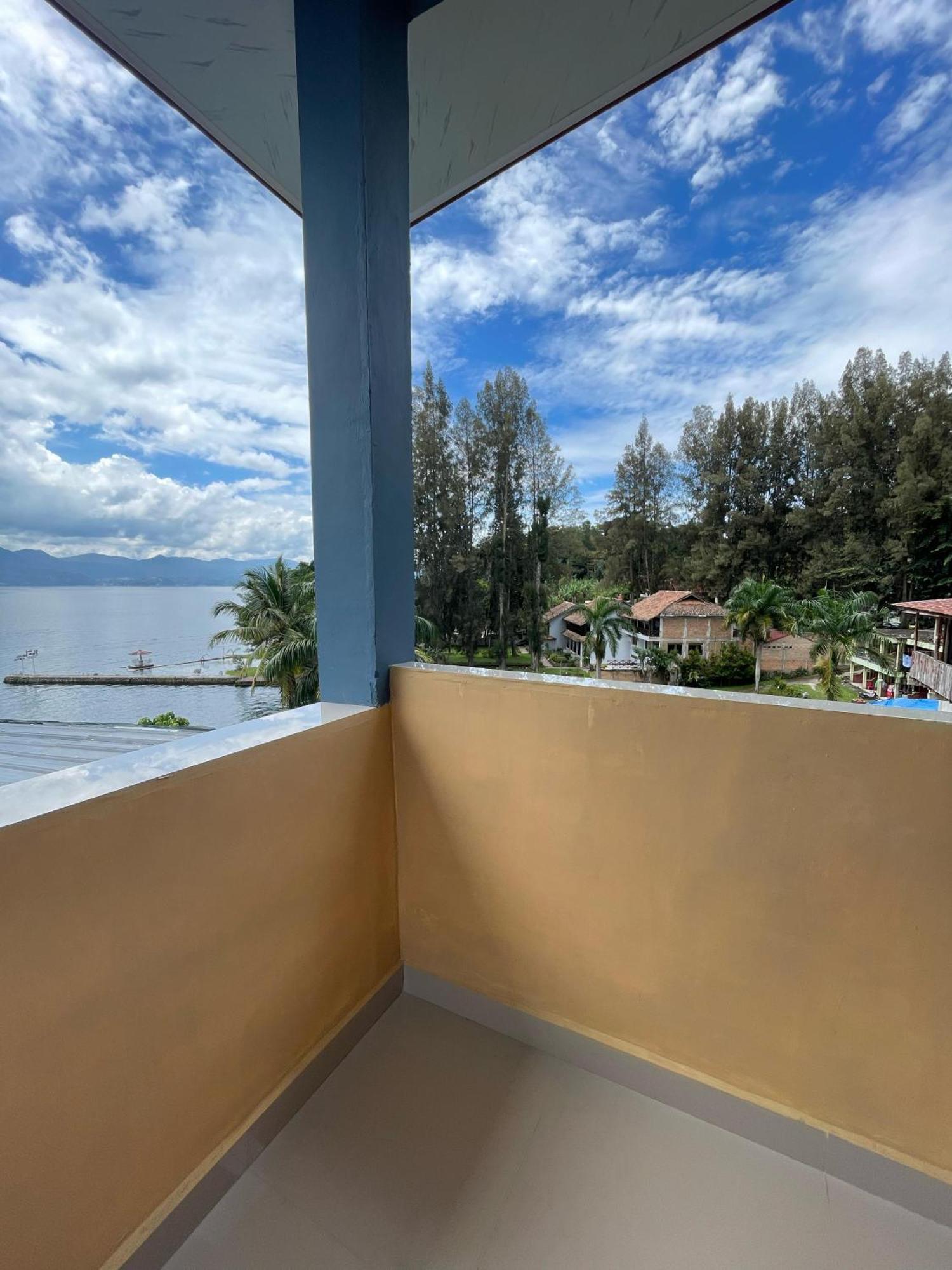 Maruba Inn Tuk Tuk Ngoại thất bức ảnh